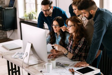 Office birlikte proje üzerinde çalışmaya Genç Mimarlar