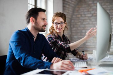 Office birlikte proje üzerinde çalışmaya Genç Mimarlar