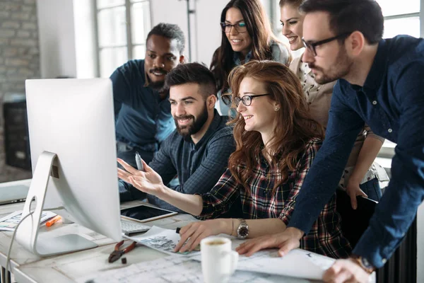 Junge Architekten Arbeiten Gemeinsam Projekt Büro — Stockfoto