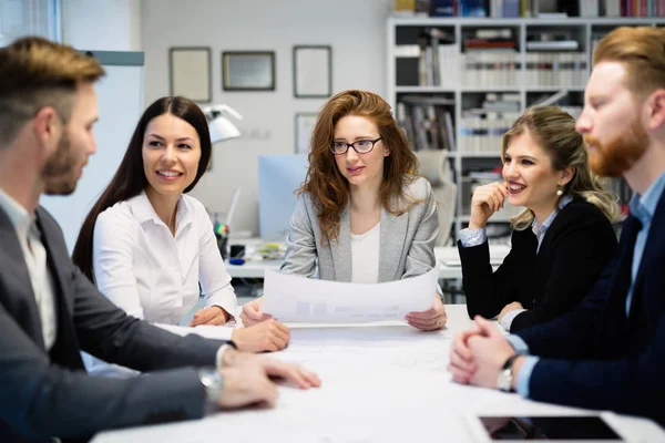 Kreative Professionelle Geschäftsleute Arbeiten Geschäftsprojekten Büro — Stockfoto