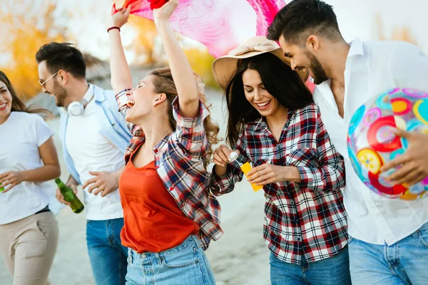 Felices Amigos Fiesta Divertirse Playa Verano — Foto de Stock