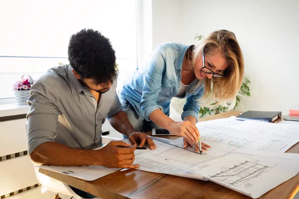 Mensen Uit Het Bedrijfsleven Architecten Werken Aan Project Samen Office — Stockfoto