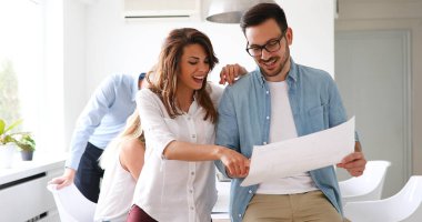 Takım Genç Mimarlar office proje hakkında tartışıyor