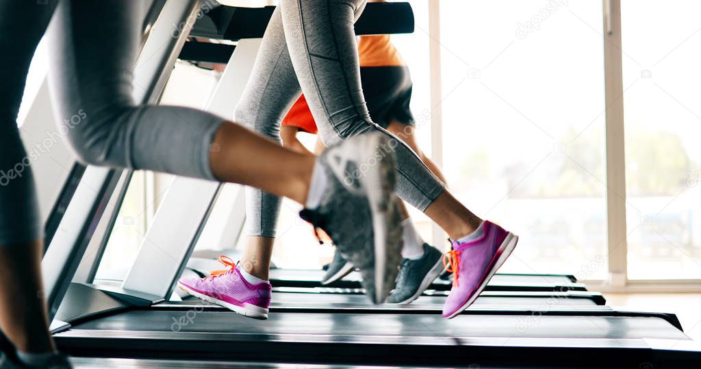 Picture of people doing cardio training on treadmill in gym