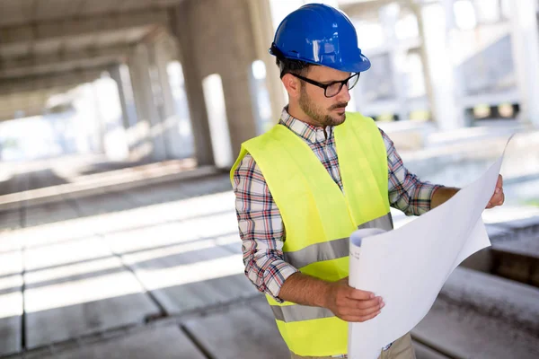 Young Business Man Construction Site Engineer Blue Print — Stock Photo, Image