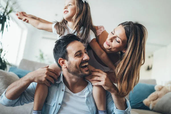 Familia Feliz Divirtiéndose Juntos Casa — Foto de Stock