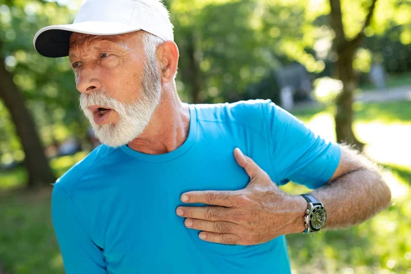 Homme Âgé Athlète Ont Mal Poitrine Gauche Douleurs Étourdissements — Photo