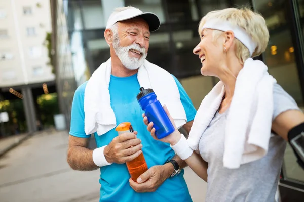 Heureux Couple Sénior Rester Forme Faisant Jogging — Photo