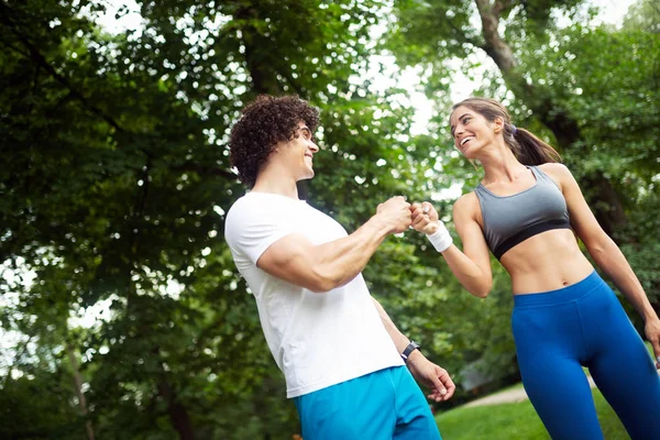 Piękna Para Joggingu Uruchomiona Naturę Życia Zdrowy — Zdjęcie stockowe