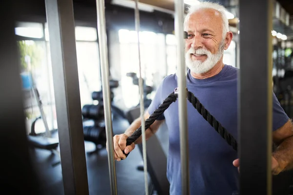 Sağlıklı Kalmak Için Dışarı Çalışma Spor Salonunda Mutlu Uyum Yaşlı — Stok fotoğraf