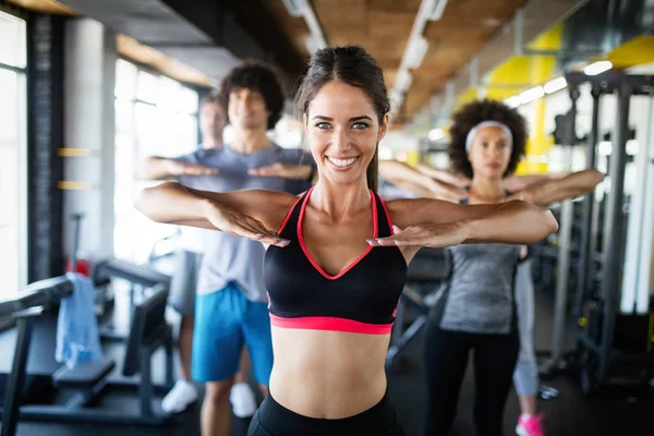 Groupe Jeunes Faisant Des Exercices Salle Gym — Photo