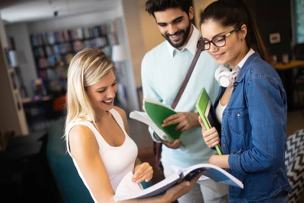 Happy Group Friends Studying Together University Campus — Stock Photo, Image