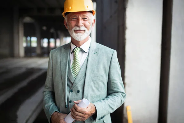 Důvěryhodný Stavební Inženýr Podnikatel Architekt Klobouku Staveništi — Stock fotografie