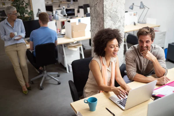 Programadores Que Trabajan Una Oficina Compañía Desarrollo Software — Foto de Stock