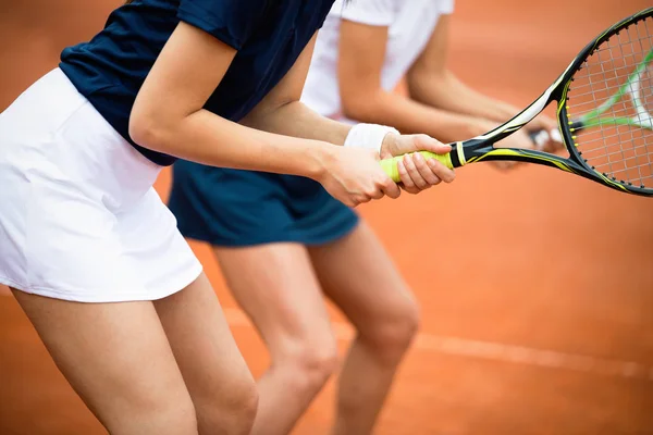 Happy Fit Osób Razem Grać Tenisa Pojęcie Sportu — Zdjęcie stockowe