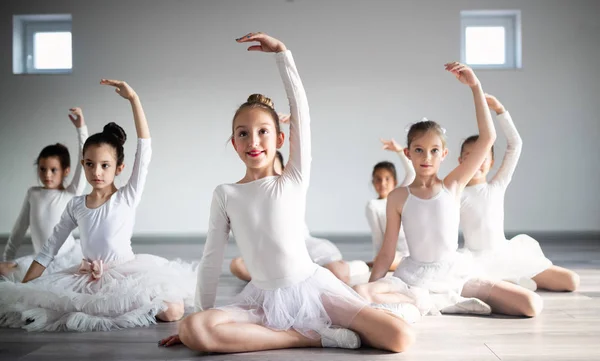 Group Fit Children Exercising Ballet Studio Together — Stock Photo, Image