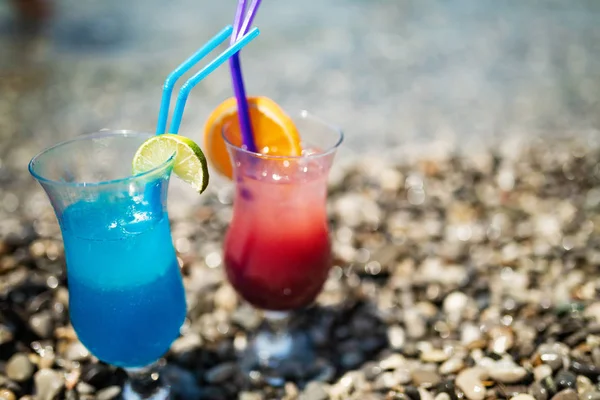 Two Fresh Tropical Juices Cocktails Beach — Stock Photo, Image