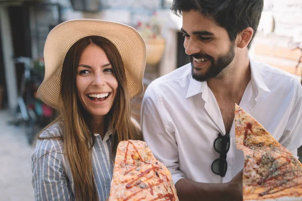 Happy Group Friends Eating Pizza While Traveling Vacation — Stock Photo, Image