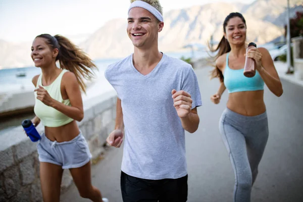 Correr Deporte Ejercicio Concepto Estilo Vida Saludable Gente Feliz Corriendo —  Fotos de Stock