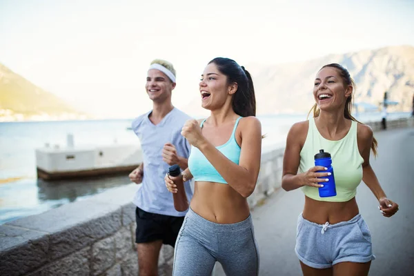 Grupo Jóvenes Sanos Forma Personas Corriendo Corriendo Aire Libre Naturaleza —  Fotos de Stock