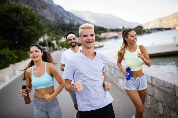 Löpning Sport Exercerande Och Hälsosam Livsstil Konceptet Glada Människor Jogging — Stockfoto