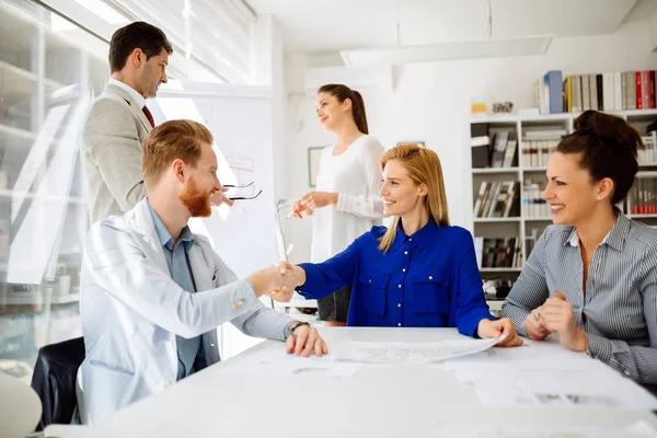 Gente Negocios Teniendo Una Reunión Junta Discutiendo Nuevas Ideas Frescas — Foto de Stock