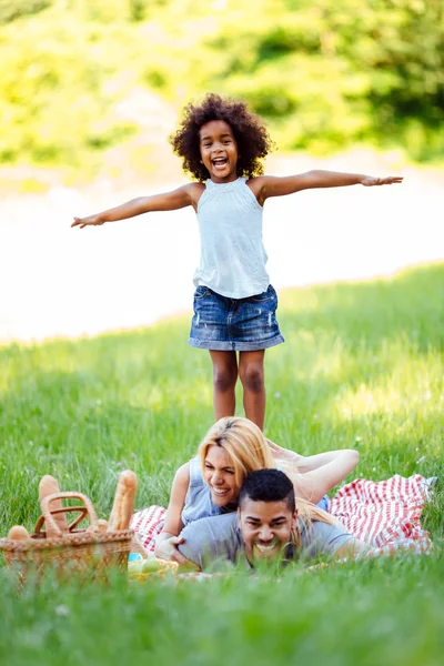 Gelukkige Familie Plezier Tijd Samen Picknick — Stockfoto