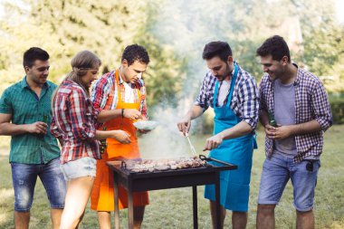Barbekü partisi zevk arkadaş