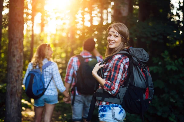 People trekking in forest — Stock Photo, Image