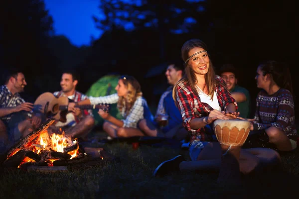 Friends Enjoying Music Campfire Night — Stock Photo, Image