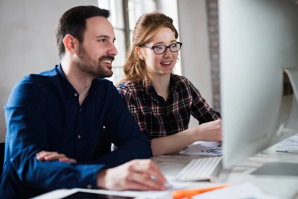 Unga Arkitekter Arbetar Projektet Office Grupp — Stockfoto