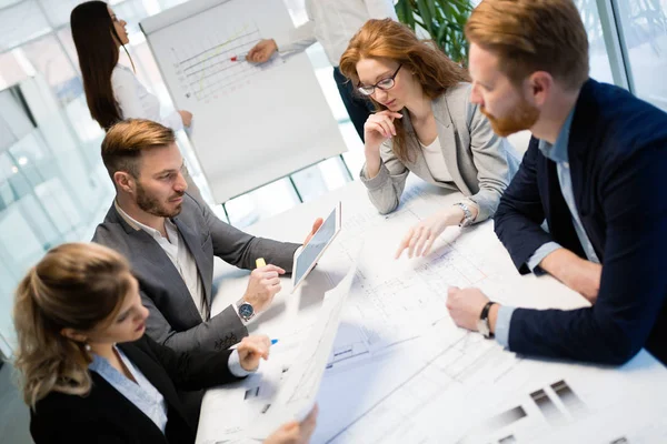 Grupo Arquitetos Empresários Que Trabalham Juntos Fazem Brainstorming — Fotografia de Stock