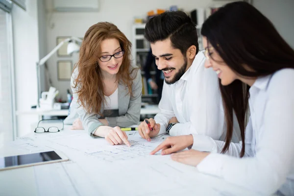 Vrolijke Collega Kantoor Tijdens Interne Vergadering — Stockfoto