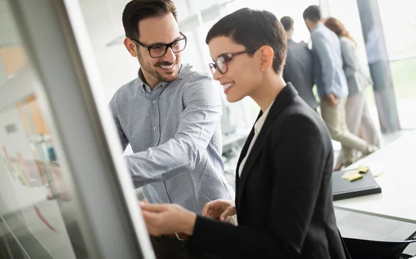 Equipo Negocios Corporativos Gerente Una Moderna Sala Reuniones — Foto de Stock