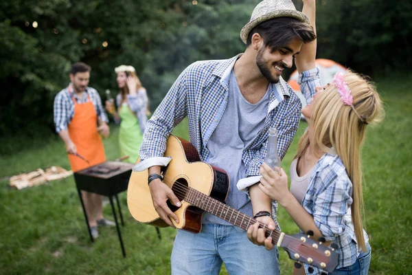 Freunde Haben Spaß Genießen Grillparty — Stockfoto