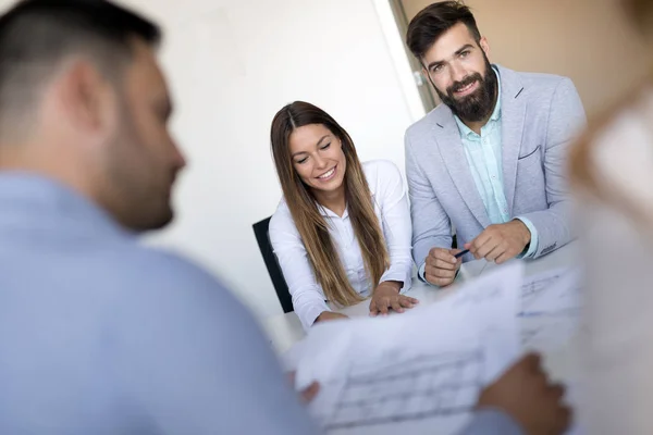 Team Architetti Che Lavorano Insieme Piani Costruzione — Foto Stock