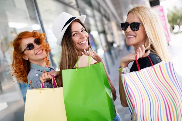 Young Attractive Girls Shopping Bags City — Stock Photo, Image