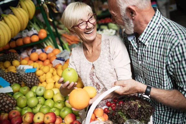 Einkaufen Essen Verkauf Konsum Und Menschen Konzept Glückliches Seniorenpaar Kauft — Stockfoto