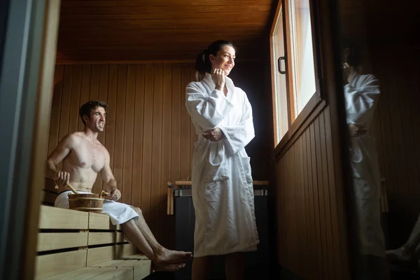 Gente Hermosa Que Persigue Estilos Vida Saludables Relajándose Sauna — Foto de Stock