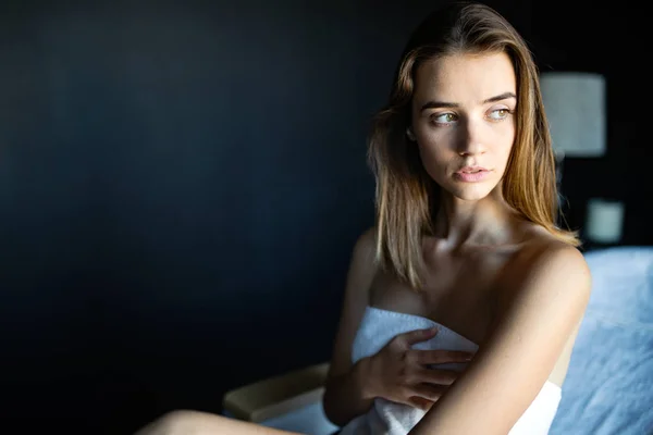 Spa Tedavisi Genç Güzel Kadın Portresi — Stok fotoğraf
