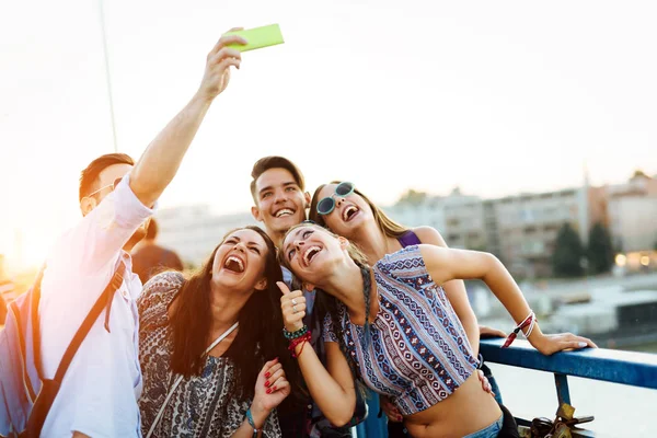 Happy Young Friends Taking Group Selfie Street — Stock Photo, Image