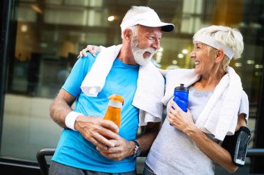 Güzel üst düzey çift doğa yaşam sağlıklı koşu