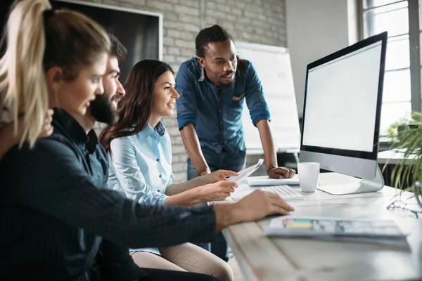 Junge Architekten Arbeiten Gemeinsam Projekt Büro — Stockfoto