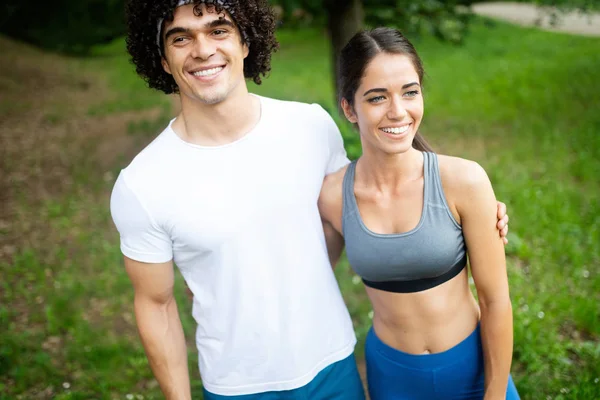 Fitness Sport Vriendschap Lifestyle Concept Glimlachend Paar Uitoefenen Buiten Natuur — Stockfoto