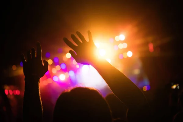 Foto Gente Bailando Festival Música — Foto de Stock