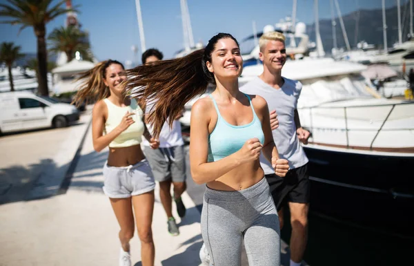 Amigos Fitness Correr Entrenamiento Juntos Aire Libre Vivir Activo Saludable —  Fotos de Stock