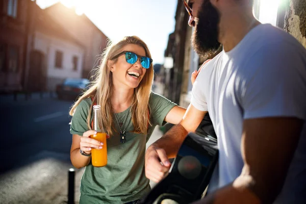 Grupo Amigos Divirtiéndose Disfrutando Del Verano —  Fotos de Stock