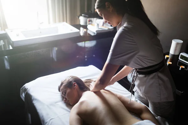 Gezonde Mooie Vrouw Spa Recreatie Gezondheid Massage Genezing — Stockfoto