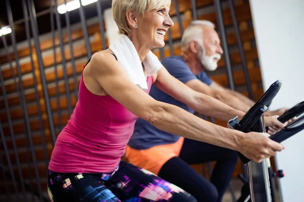 Ajuste Pareja Deportiva Madura Haciendo Ejercicio Para Mantenerse Saludable — Foto de Stock