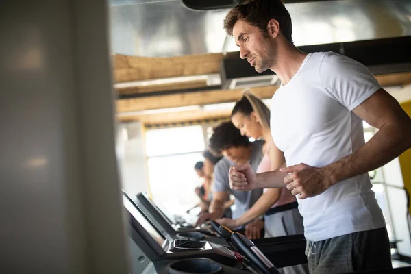 Människor Som Kör Löpbandet Moderna Gym Gör Cardio Workout — Stockfoto